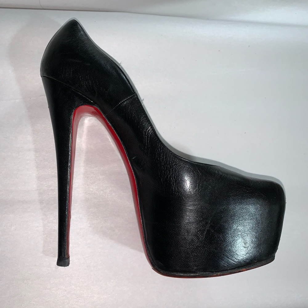 CHRISTIAN LOUBOUTIN size 37.5 black calfskin pumps